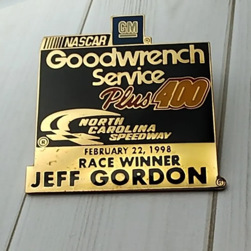 NASCAR GM Goodwrench 400 North Carolina Speedway 1998 Winner Jeff Gordon Pin